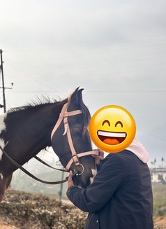 Arb - Acompañantes masculino in Pokhara Photo 3 of 9