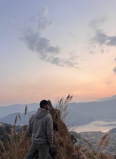 Arb - Acompañantes masculino in Pokhara Photo 8 of 9
