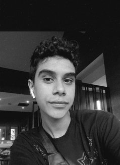 Bibi - Acompañantes masculino in Beirut Photo 4 of 4