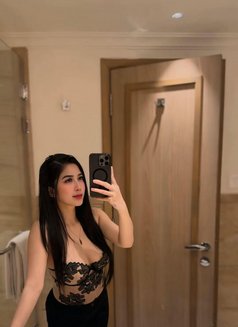 Big Bø0bs Kimmy - escort in Mumbai Photo 1 of 8