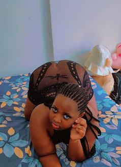 Juicy booty Ebony African babe Sky - puta in Bangalore Photo 2 of 5