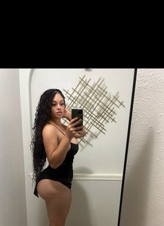 Queen chloe - escort in Doha Photo 4 of 6