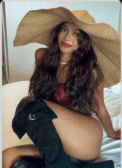Big Cock Carlita - Transsexual escort in Ko Samui Photo 19 of 23