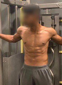 Single girls & Married women - Acompañantes masculino in Bangalore Photo 1 of 6