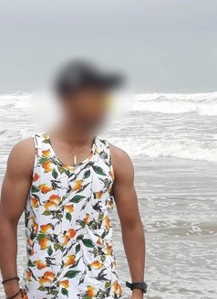 Single girls & Married women - Acompañantes masculino in Bangalore Photo 5 of 6