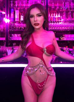 big cock Thai Trans in Sukumvit Sukumvit - Acompañantes transexual in Bangkok Photo 3 of 12