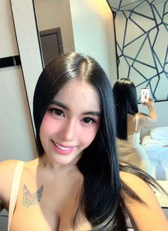 BIG COCK WITH BIG CUM NOW SERVING - Transsexual escort in Singapore Photo 26 of 28