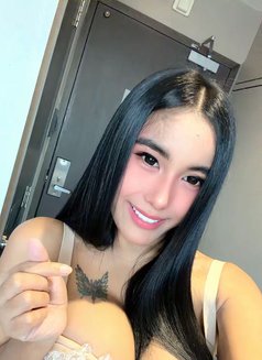 BIG COCK WITH BIG CUM NOW SERVING - Transsexual escort in Singapore Photo 27 of 28