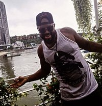 Big Daddy Keyz - Male adult performer in Bangkok