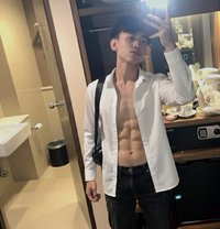 Daniel - Male escort in Bali Photo 4 of 6