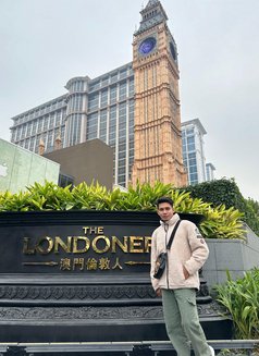 Big Dick Massage - Male escort in Surabaya Photo 4 of 4