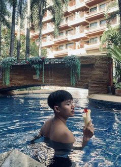 Big Dik Bee Top & Bottom - Male escort in Bangkok Photo 2 of 5