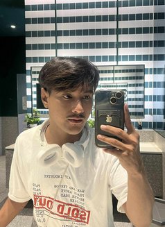 Big Dik Bee Top & Bottom - Male escort in Bangkok Photo 5 of 5