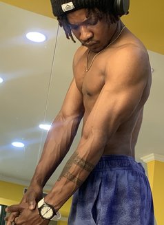 Big Engine - Acompañantes masculino in Al Manama Photo 2 of 4