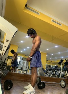 Big Engine - Acompañantes masculino in Al Manama Photo 3 of 4