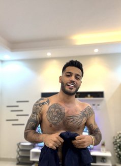 Big Machine - Acompañantes masculino in Riyadh Photo 3 of 8