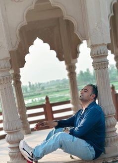 Big Size - Acompañantes masculino in Riyadh Photo 3 of 3