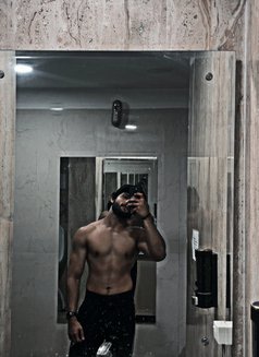 Big Smoke - Acompañantes masculino in Gurgaon Photo 4 of 5