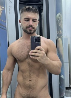 Bigleg Athlete - Male escort in İstanbul Photo 3 of 4