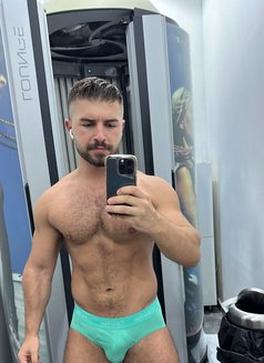 Bigleg Athlete - Male escort in İstanbul Photo 4 of 4