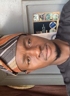 Bilal - Acompañantes masculino in Abuja Photo 1 of 9