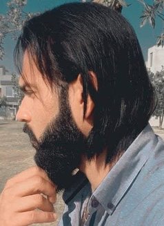 Bilal - Male companion in Lahore Photo 3 of 4