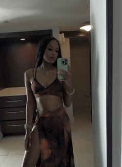 Bilkisu G - escort in Madrid Photo 2 of 3