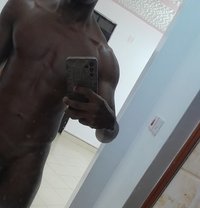 Bill. King - Acompañantes masculino in Nairobi