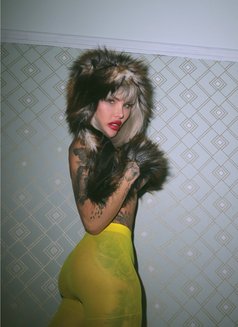 Billie Blows - puta in London Photo 4 of 10