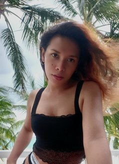 Billie Jean - Acompañante transexual in Makati City Photo 1 of 8