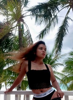 Billie Jean - Acompañante transexual in Makati City Photo 2 of 8