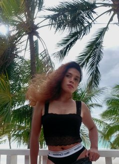 Billie Jean - Acompañante transexual in Makati City Photo 3 of 8