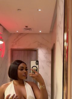 Bills - escort in Dubai Photo 1 of 8