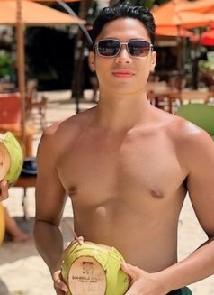 Billy Asian - Acompañantes masculino in Singapore Photo 4 of 5