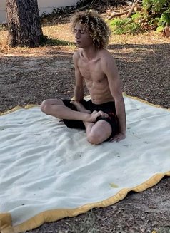 Billy - Male escort in Bangkok Photo 2 of 6