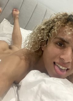 Billy - Masajista in Kuala Lumpur Photo 8 of 11