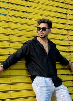 Billy. Here69 - Acompañantes masculino in Chandigarh Photo 1 of 5