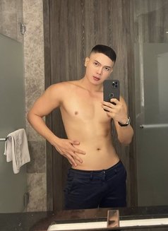 Billy Sweet - Male escort in Singapore Photo 4 of 5