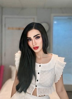 Billy - Transsexual escort in Abu Dhabi Photo 3 of 3