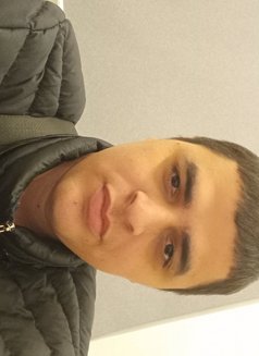 Bimbo - Acompañantes masculino in Dubai Photo 1 of 3