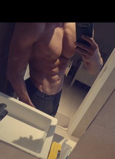 Bin H - Acompañantes masculino in Dubai Photo 1 of 3