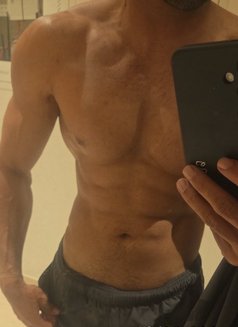 Bin H - Acompañantes masculino in Dubai Photo 3 of 3