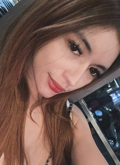 Bini Mika - puta in Manila Photo 7 of 7