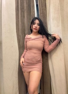 Binibini - puta in Abu Dhabi Photo 1 of 3