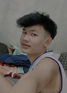 Bintang - Male escort in Jakarta Photo 2 of 3