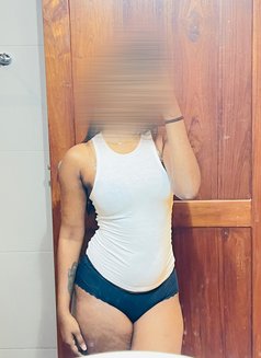 Binuri Gfe - escort in Colombo Photo 7 of 11