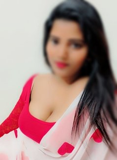 real meet and cam - escort in Mumbai Photo 2 of 5