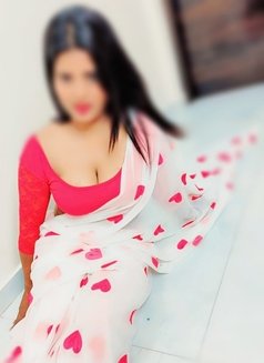 real meet and cam - escort in Mumbai Photo 3 of 5