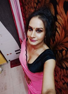 Bipss - Transsexual escort in Mumbai Photo 1 of 17