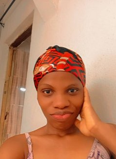 Bird - puta in Mumbai Photo 1 of 4